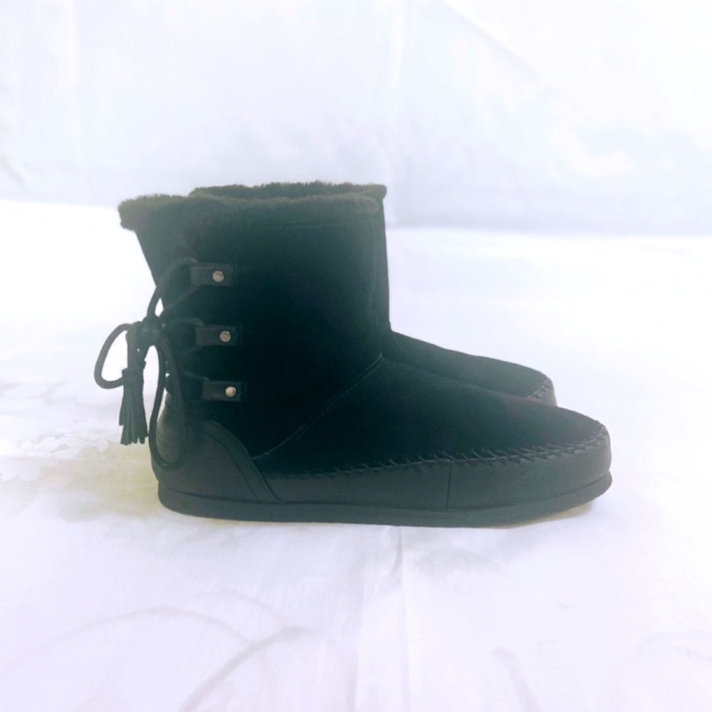 ✨ American Eagle Fuzzy Ankle Boots!